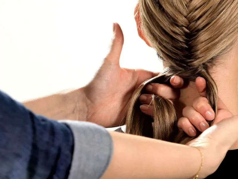 00004 How to Do a Fishtail Braid